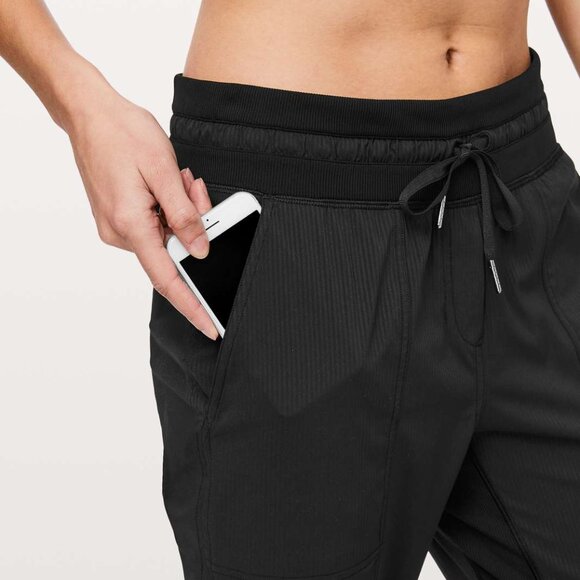 Lululemon Dance Studio Crop size 4 *EUC - Picture 4 of 13